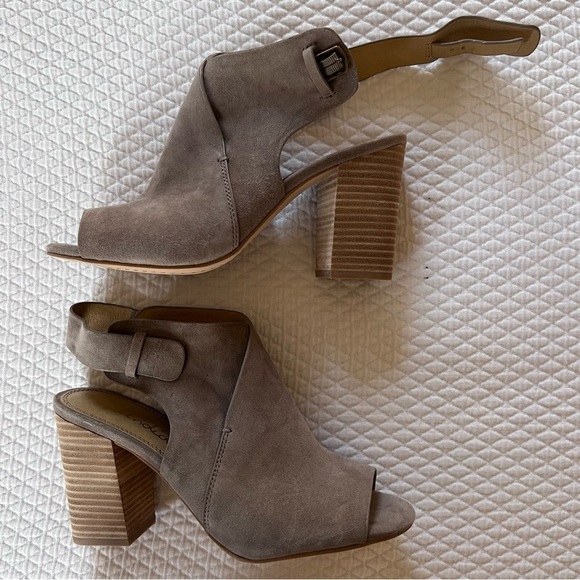 🎉 Splendid Nikolai Suede Heels • 9 - Picture 4 of 10